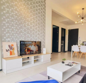 Grey Loteng Suite at Georgetown by SuperStay